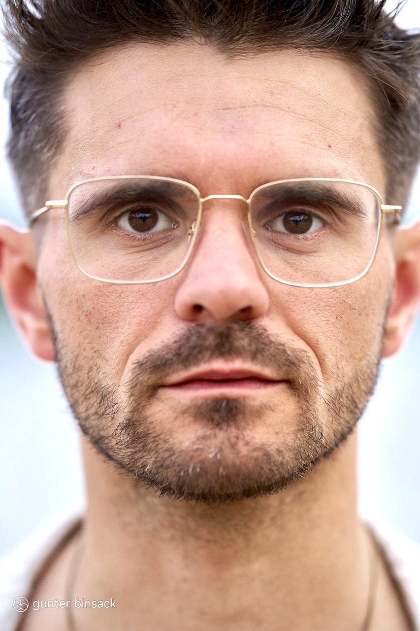 Göttliche Transformation: Heilige Aufstellungszeremonie – Maik Jungrichter